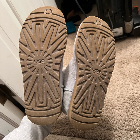 UGG- Women’s Mini Bailey Button Boot. Color: Zen Blue. Size - Women’s 8. - Picture 4 of 5